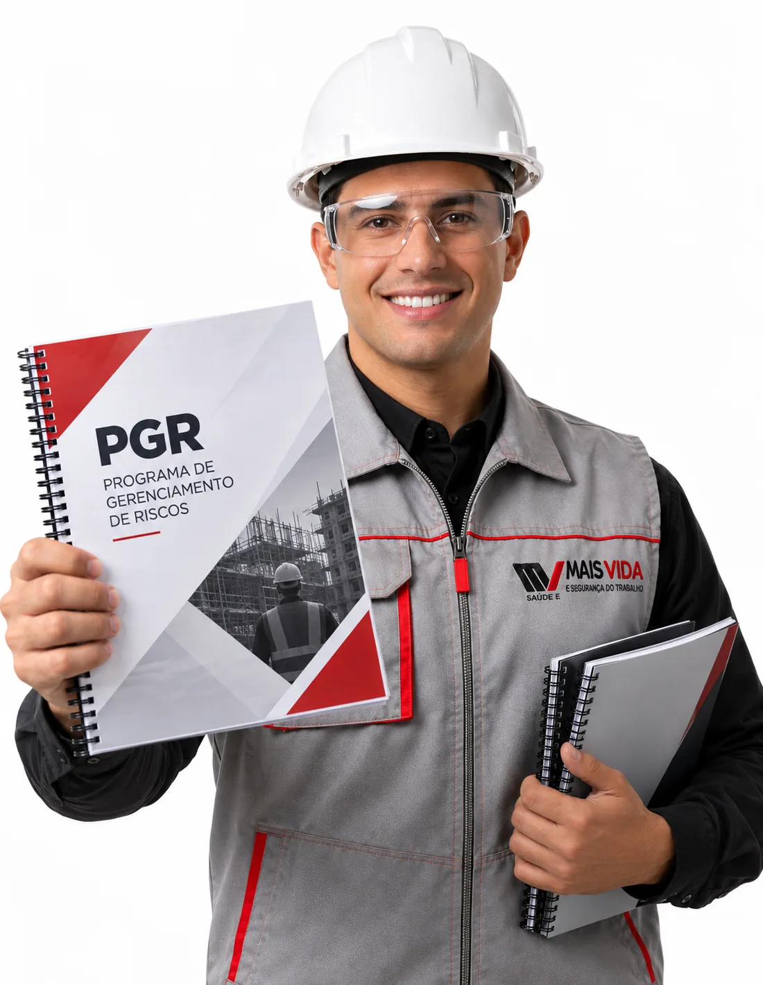 Técnico de segurança do trabalho segurando o PGR, Programa de Gerenciamento de Riscos
